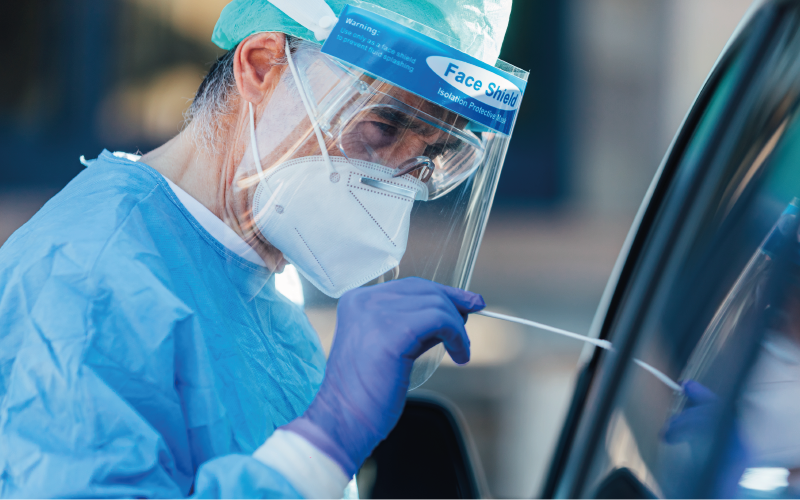 Person administrating a Covid swab test