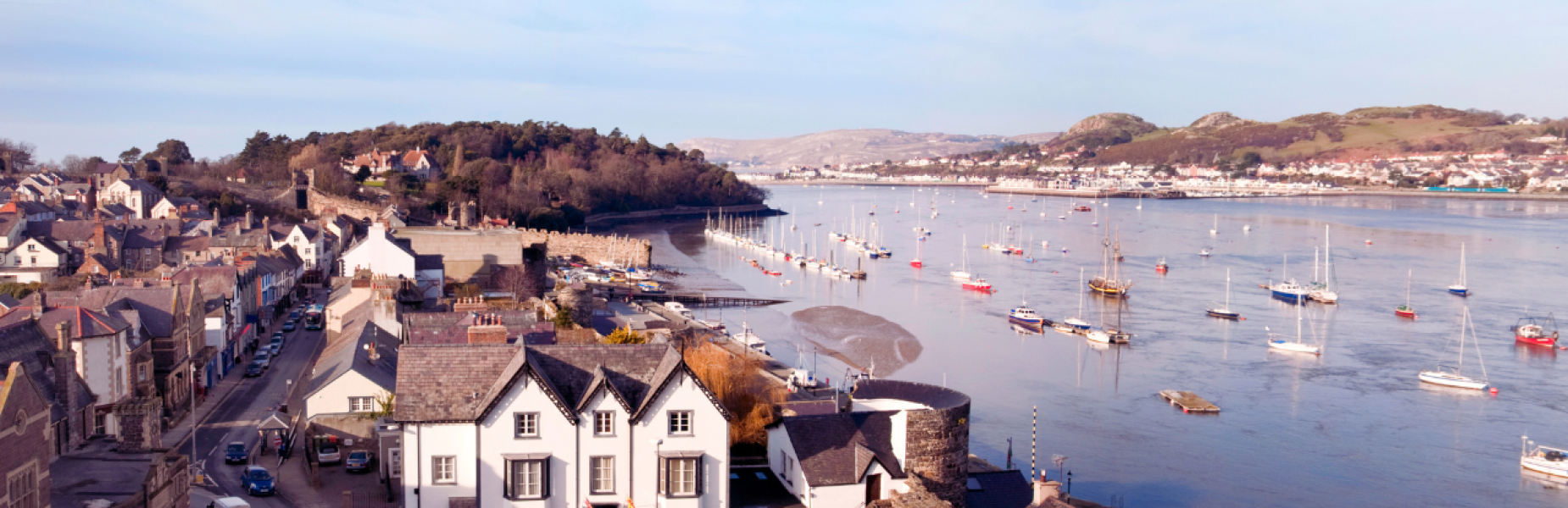 Tref ac afon Conwy